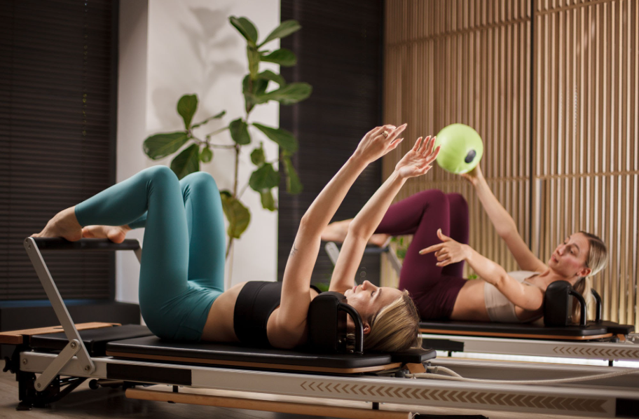 Reformer vs. Matrac Pilates